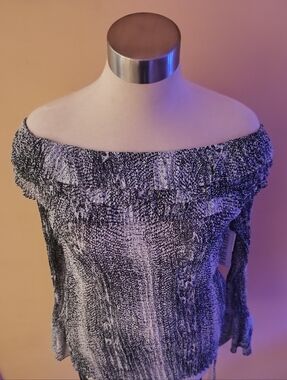 Kaeylyn Max II Off-Shoulder Ruffle Bohemian Sheer Top (White/Black Print)